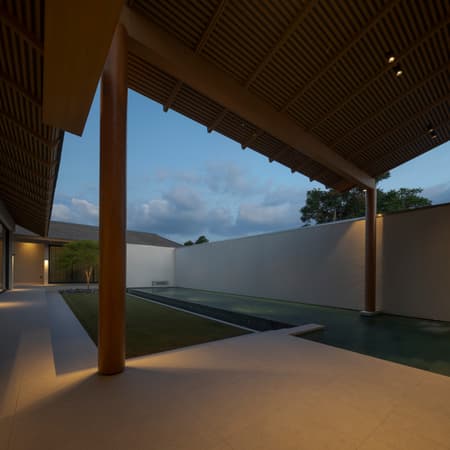 Baan Tectonix House